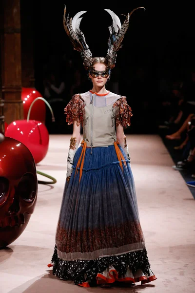 Look 38